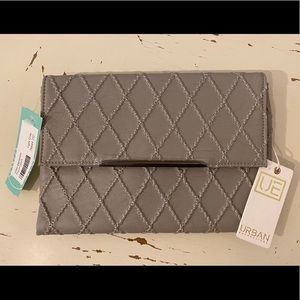 Urban Expressions Raquel Clutch